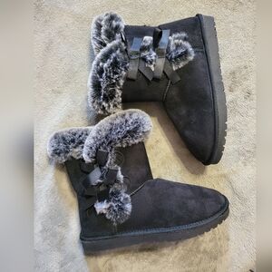 Faux Fur Suede Black Winter Snow Boots Sz 8 W/Bows EUC Beautiful